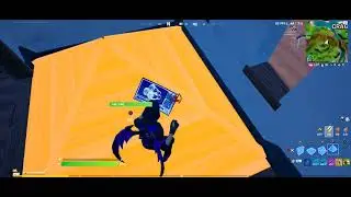 Klovarr plays fortnite on Mobile (he is bad at mobile / controller)😬
