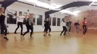 Radu&scaron; - Afrohouse class / SECTOR, Prague