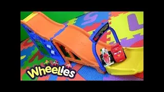 Wheelies Cars 2 Racing Rivalry Race Track Lightning McQueen and Francesco Bernoulli Disney