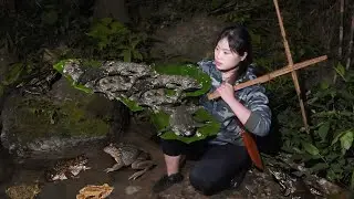 Frog hunting skills using a crossbow in the freezing cold night, survival skills in the wild