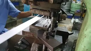 How to stamp metal parts at power press Machine