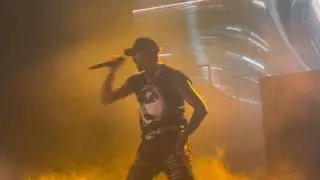 Chris Brown performing Pitch Black #oneofthemonestour