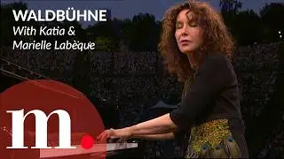 Katia and Marielle Lab&egrave;que perform Concerto for two pianos by Poulenc - Waldb&uuml;hne 2005