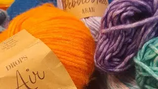 We need to talk about blown yarn - Yarnsmiths Pebel Haze, Drops Air and Rico Paint Power