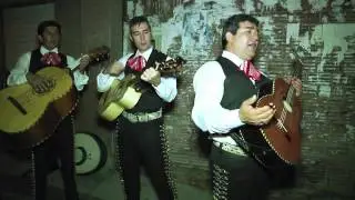 Mariachis en Orihuela tocando 