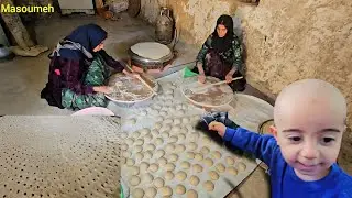Masoumeh and baking local bread with Zahra in the heart of the village | The aroma of fresh bread 🍞❤