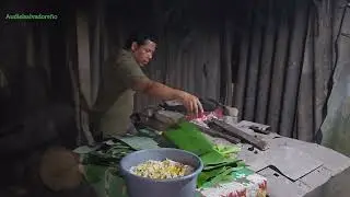 Hombre preparando tamales pisques por primera vez en el salavdor 🇸🇻 #audistreetvlog 