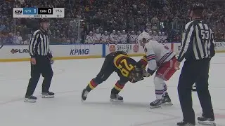 Marcus Pettersson Stands Up For Conor Garland Against Sam Carrick