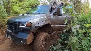 CAMMED 8.1 VORTEC 2500HD ON 37S IN DEEP MUD!!! DRIFTING!!! AND DONUTS!!!