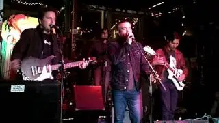 Monoceja Performs 