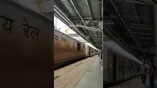 12180 Agra Fort - Lucknow Jn Intercity Express Arriving at Kanpur Central #indianrailways