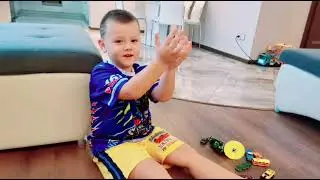 A GENEROUS KID WRAPPING HIS CHRISTMAS PRESENTS FOR HIS FRIENDS SAD NOTHING FOR ME|FUN TIME