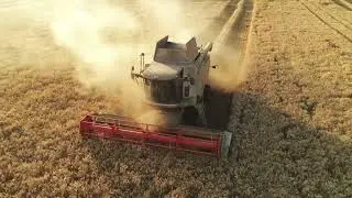 Vid&eacute;o drone moissonneuse claas - moisson 2023