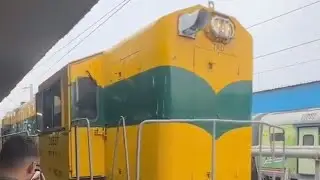 MANGO YELLOW SHUNTER ENGINE SHUNTS EMPTY TRAIN AT DELHI WDS6 36537