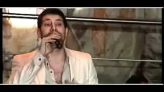YouTube - DULES & ANKA - MAI VREAU O FLOARE(CRIMINALA).flv