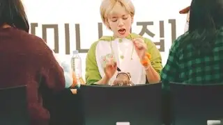 TWICE(트와이스) 강아지 장난감에 깜놀하는 정연