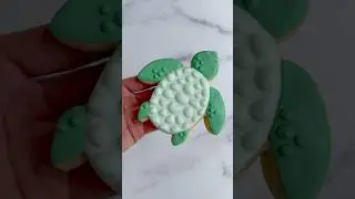 Sea turtle cookie decorating 🌊🐢 #cookiedecorating #cookies #decoratedcookies #royalicing