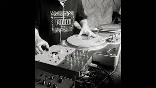 scratching on hip-hop funky song!!! #beats #music #scratch #funky #loop #dj #turntablism #oldschool