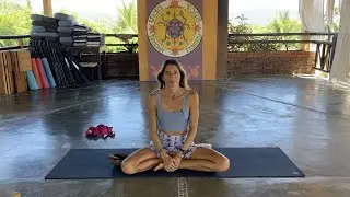 Yoga Restaurativo para abrir el pecho y soltar la espalda - 40 min - Yoga con Mariné