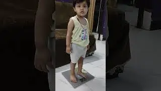 How to check baby's weight at home. 👍#hacker #babyweight #babytips #baby