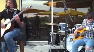 Houlihan's presents JOHN SALVADORI   III Open Stage Competition 2011
