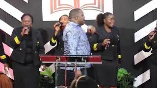 Huniachi_Praise Medley With Ali Mukhwana 
