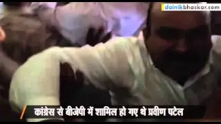 Fight Between Congress & BJP Worker in Gandhinagar Municipal Corporation | Caught on Camera