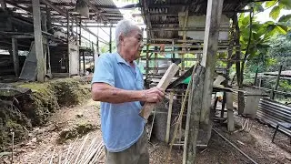 BUJANG SIGAT POTONG BULUH BUAT BUBU // TETAP RAJIN BAGI TERNAKAN MAKAN BIAR PUN  KAKI SAKIT // 