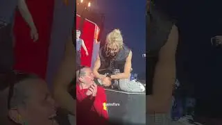 felix so close with staff😍omg #felix #straykids