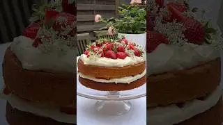 Strawberries and Cream Cake | Fresh, summery and delicious!
