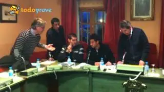 Protesta afectados por preferentes no pleno do Concello do Grove