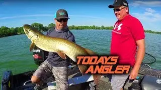 Northern Illinois and Madison Muskies - First Musky in 5 Min - Todays Angler