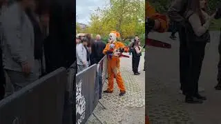 Attaque &agrave; la tron&ccedil;onneuse &agrave; Walibi Belgium#halloween #Ibilaw #tron&ccedil;onneuse #walibibelgium #clown
