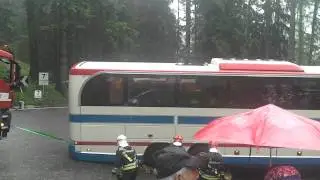 FAIL - Bus gets stuck on serpentine road (Italy)