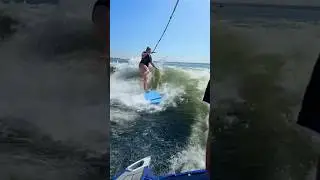 Баржа потерпела крушение😂🌊🏄🏻&zwj;♀️ #viralvideos #юмористическийконтент #мемчик #серфинг