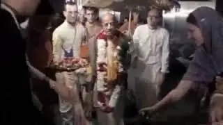 Srila Prabhupada Receiving Grand Reception at Airport
