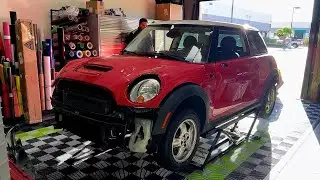Mini Cooper - Полная оклейка глянцевой карминово-красной пленкой