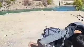 骑行爆胎六杀！赵朔教科书级补胎操作惊呆网友：这才是真·情绪管理大师！#骑行 #赵朔西行漫记 #赵朔