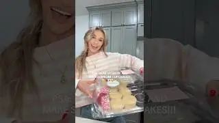 GRAB UR BESTIE & MAKE SOMEONE CUPCAKES!🧁🍓🤭🥰✨ #valentinesday #love #bestfriend #vday #cupcakes