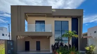 Sobrado com armários planejados , a venda no condomínio Jardins Capri / Sen. Canedo Go .