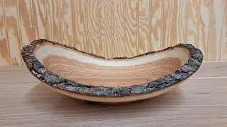Turning a live edge red oak wood bowl