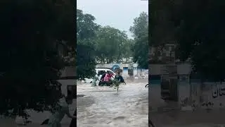 #rain #fouryou The rainy scene at Tariq Road.