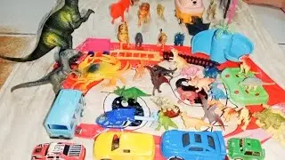 Menyusun dinorama macam-macam dinosaurus