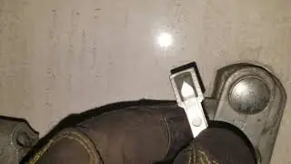 Breaking a metal seal
