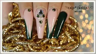 Uñas ESMALTADAS en Color VERDE OSCURO / ESCULTURALES