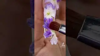 Как: инкапсулировать настоящие цветы на ваших ногтях (голос за кадром) #шорты #ногти
