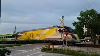 Brightline Green Speeds Through Delray Beach, Florida at 2nd Street Crossing