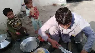 maki ki roti kasy bnty hn|| bhai khud bna rha h||humaira vlog channel