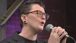 Выступление CJ Honey с композицией 