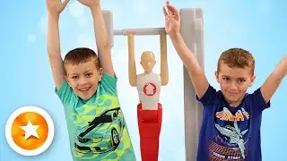 Играем в настольную игру Hasbro Games фантастик гимнастик.  Челлендж кто лучший гимнаст.